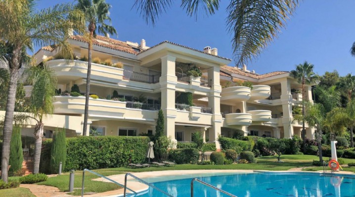 Luxury apartment in Monte Castillo, Altos Reales, Marbella