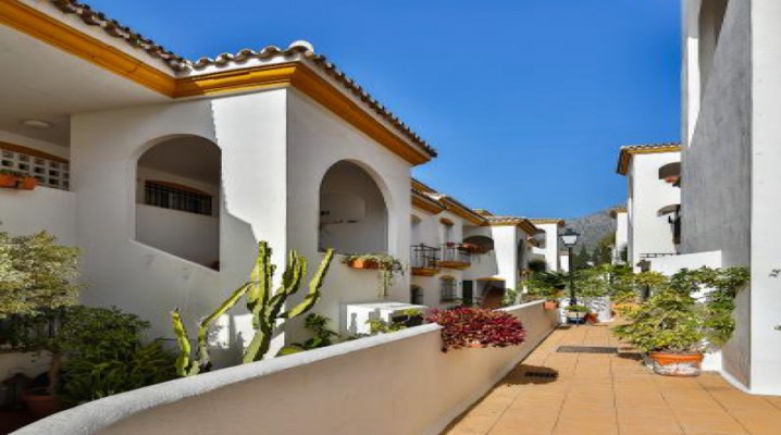 Duplex penthouse with 3 bedrooms in Nagueles, Golden Mile, Marbella