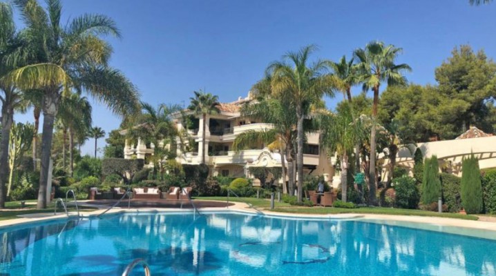 Luxury apartment in Monte Castillo, Altos Reales, Marbella