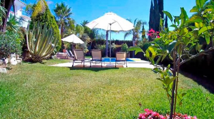 Andalusian villa in long-established urbanization El Rosario, Marbella