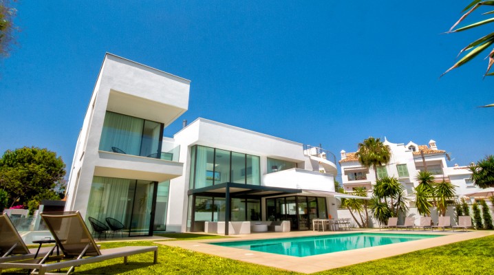 Top class luxury villa located beach side between Puerto Banus and SanPedro