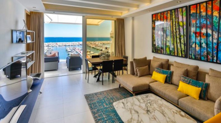 Amazing apartment in frontline beach position in Puerto Banus