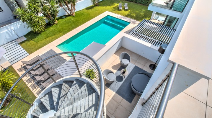 Top class luxury villa located beach side between Puerto Banus and SanPedro