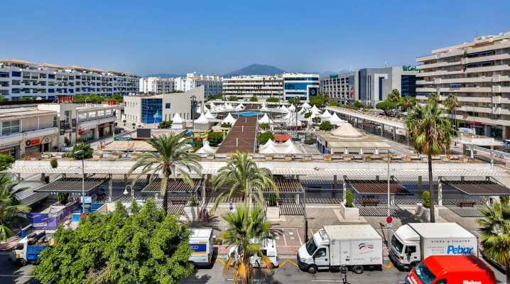 Completely refurbished apartment located in the heart of Puerto Banus 2nd line in a privileged position