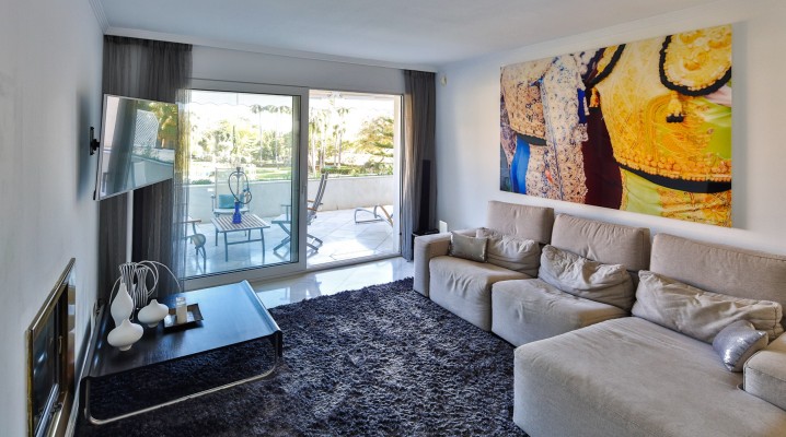 Luxury apartment in Los Grandos Golf, Nueva Andalucia, Marbella