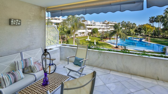 Luxury apartment in Los Grandos Golf, Nueva Andalucia, Marbella