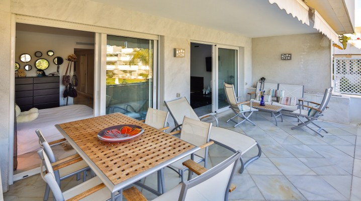 Luxury apartment in Los Grandos Golf, Nueva Andalucia, Marbella