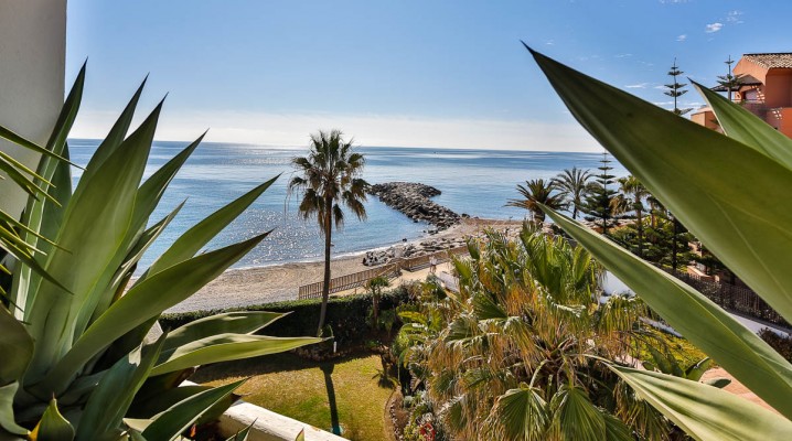 Frontline beach duplex- penthouse next to Puerto Banus