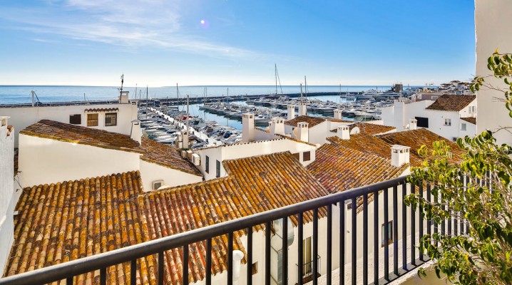 Beautiful apartment located in Puerto Banús  with lovely views over the marina and the Mediterranean sea